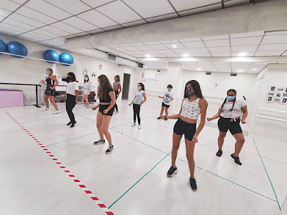Escuela de baile Andanzas: Pasión y ritmo en movimiento ¡Saca tu ritmo en la Academia Alazne Castaño de Siero!