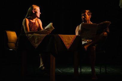 Escuela de baile Andanzas: Pasión y ritmo en movimiento Descubre la magia del teatro en Calafell con nuestra academia de baile