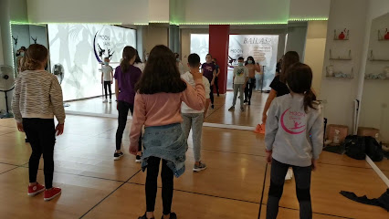 Escuela de baile Andanzas: Pasión y ritmo en movimiento ¡Descubre el ritmo en MOON DANCE Munguía!