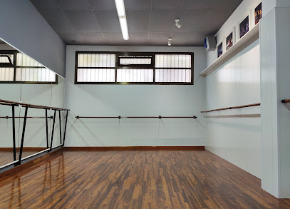 Escuela de baile Andanzas: Pasión y ritmo en movimiento Aprende a bailar en Sant Feliu con Marta Cid